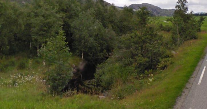 Bekken mellom Husavatnet og Mælandsvatnet ligger et lite strekk tett inntil veg. Her skal også kulvert byttes ut.
