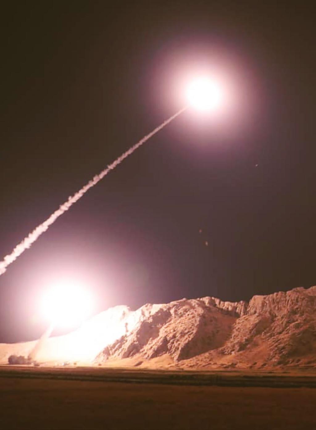 Iranske missiler blir avfyrt mot det østlige Syria, 1. oktober 2018.