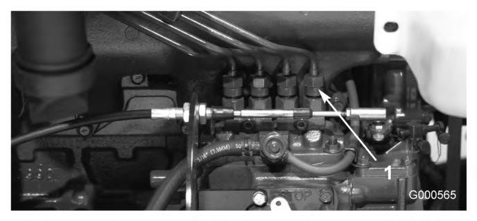 Tappe luft fra injektorene Merk: Denne fremgangsmåten må bare brukes hvis drivstoffsystemet er tømt for luft ved bruk av vanlige fremgangsmåter for priming og motoren ikke starter.