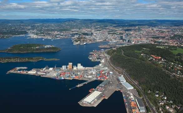 Oslo Havn urbane områder og grå overflater ned mot havna Foto