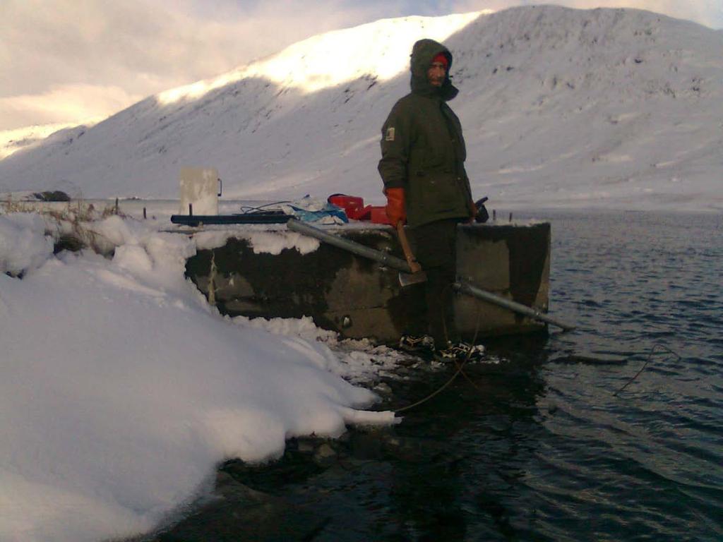 Fig.1.2. Montering av midlertidig stasjon på Bogvatn, oktober 2010.