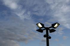 Belysning Belysning brukes for å sikre at det er fritt innsyn til og rundt bygninger, eller der hvor det er montert overvåkningskameraer.