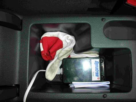 4.3 To sensorer montert ulike steder i bilen Installasjon Sensor nr 1: Sensoren ble klemt fast med hanske og papir i midtkonsollen.