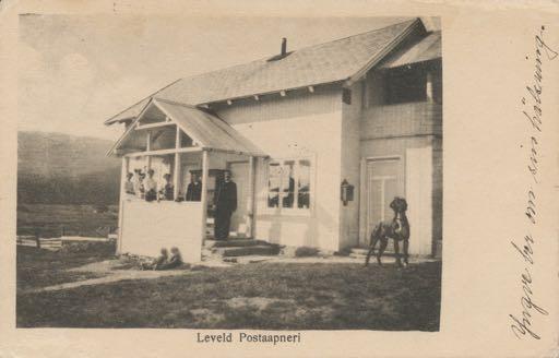Poståpneriet ble opprettet 1.4.1906 på gården Tveit med navnet Vatnedalen.