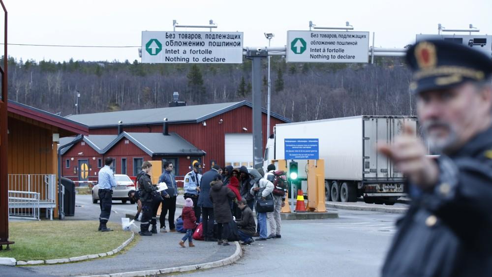 Viste norsk beredskapsnivå : UDI fikk først flere enn 2 tjenestemenn på plass i Kirkenes etter nesten