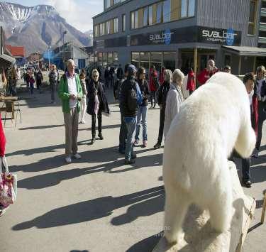 Målsetting: Svalbard skal være ett av verdens best bevarte villmarksområder Det offentlige har en uttalt målsetting om at Svalbard skal være ett av verdens best bevarte villmarksområder.