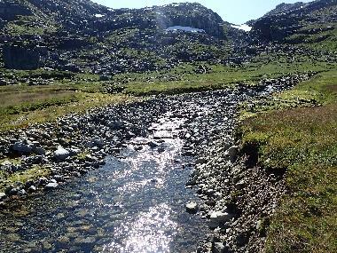 Enkle oppvandringsmuligheter på alle reguleringshøyder. Det er sannsynlig at omfattende gyting foregår her på høsten, men at yngelen ikke overlever pga. lave temperaturer eller uegnet vannkvalitet.