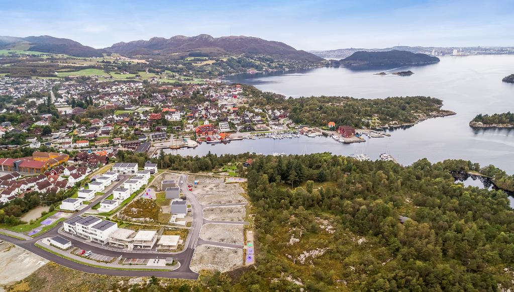 BO GODT PÅ HØYDEN I HOMMERSÅK Hommersåk er et idyllisk beliggende tettsted i enden av Riskafjorden i Sandnes k