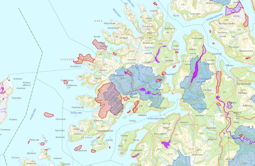 8 Vernede områder skravert rødt), verneplan 2013 (skravert blått), lakseførende vassdrag (lilla) og foreslått vernet (skravert lilla) i vannområdet Senja.