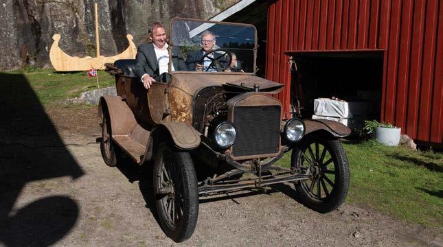 Som takk til alle hans medhjelpere fekk dei eit sjølvmalt bilde.