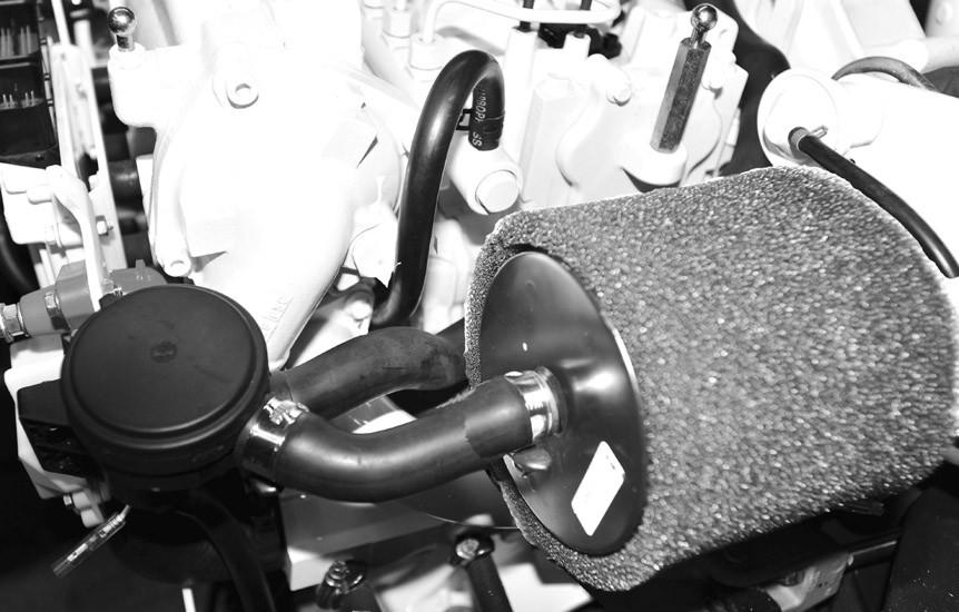 Komponenter i motorens korrosjonseskyttelse Del 5 - Vedlikehold Motoren er utstyrt med en offernode som sitter på ldeluftkjølerens endedeksel, for å idr til å eskytte motoren og sjøvnnssystemet mot