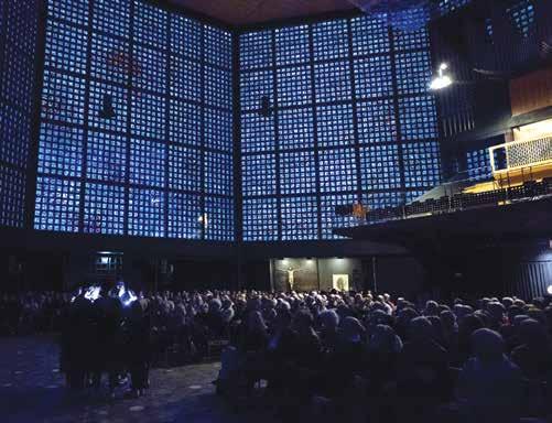 16 17 Konsert ved Berliner Festspiele: ROOMS & RITUALS Foto: Peter Adamik Lyddesigner Asle Karstad.