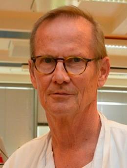 Prof Dag Berild: Nordmenns reisevaner og økt helseturisme må ta mye av skylda for problemet med antibiotikaresistens i Norge Han advarer ikke folk mot å