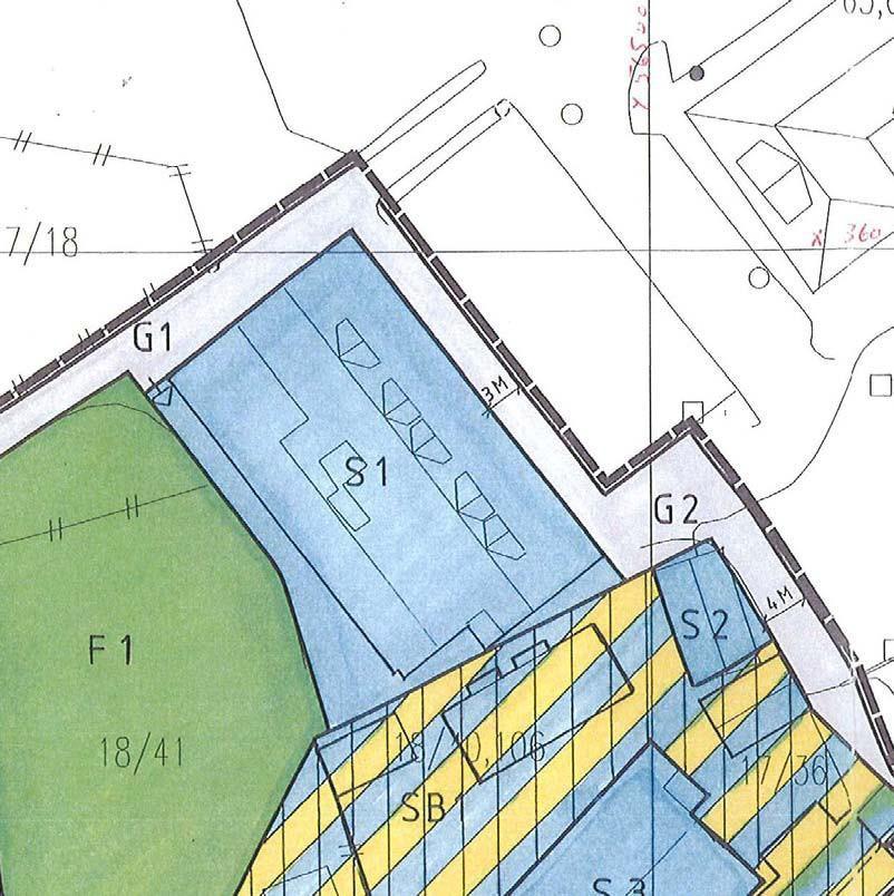 Planområdet er omkransa av eldre bustadhus og sentrumsbygg bygd til ulik tid og i ulik stil. Dette gjev stor variasjon med omsyn til stil, storleik, høgde og takvinkel m.m. Flåtengården har hovudtilkomst frå den austre sida av bygget.