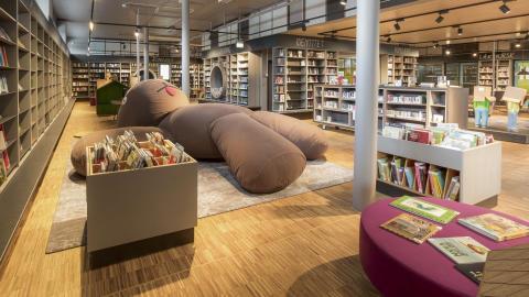 Illustrasjon fra Furuset bibliotek og aktivitetshus Nytt bygg med bibliotek og kino på bibliotektomta Kostnadene ved bygging, drift og samlokalisering i nytt bygg er utredet i vedleggene til denne