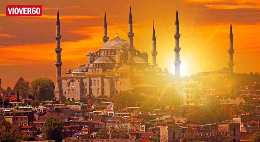 1 EVENTYRET ISTANBUL Istanbul er Europas mest eksotiske by - en metropol med vestlig puls og moderne atmosfære, full av mystikk, trange smug, livlige basarer og imponerende moskeer og byggverk.