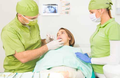 Implantat ima več prednosti v primerjavi z drugimi možnostmi nadomestitve zob.