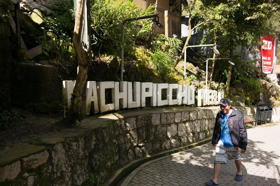 Målet for hele turen Machu Picchu Vi har endelig kommet frem til Aqua Caliente, byen som rett og slett heter varmt vann. Dette er stedet som er inngangen til Machu Picchu.