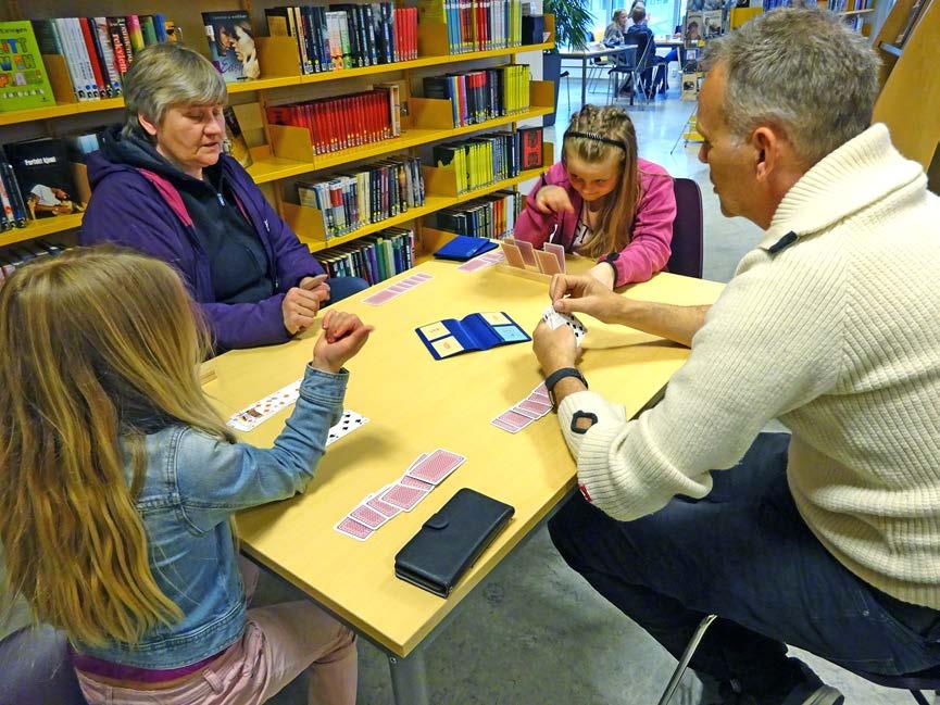 Gamal og ung rundt bordet. Frå spelinga 4. mai. Til slutt må vi få takka alle som har vore med å få klubben opp og gå. Aller mest sjølvsagt til ungdomane som har vore med å spelt.