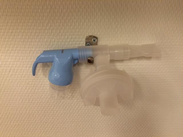Innospire Deluxe Elektrisk inhalasjonsapparat til alle typar inhalasjonsvæske. Ved inhalasjon med Mucomyst eller antibiotika må du bruke ekstra ventilasjonsfilter med bakteriefilter.