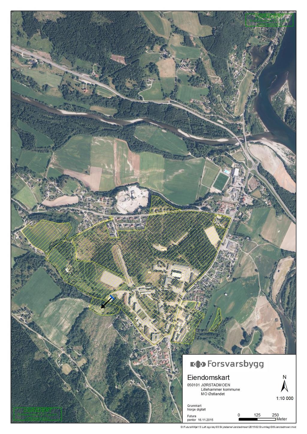 Figur 2: Oversikt over skytebanens plassering og skyteretning innenfor Jørstadmoen leir.