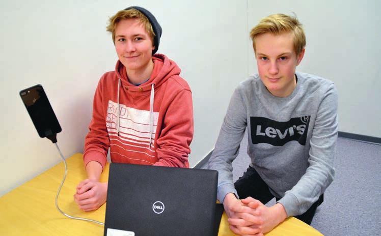 - VILLE JOBBE MER PRAKTISK 16-åringene Kristian Braathen og Henrik Thon sier at de trives som elever ved service og samferdsel ved Eiker videregående skole.
