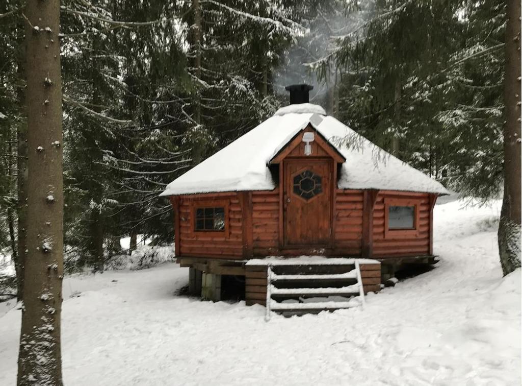 Velkommen til Læringsverkstedet Trollmyra Naturbarnehage Vi ser frem til et nytt og spennende år med fokus på lekende læring, samspill og mestring.