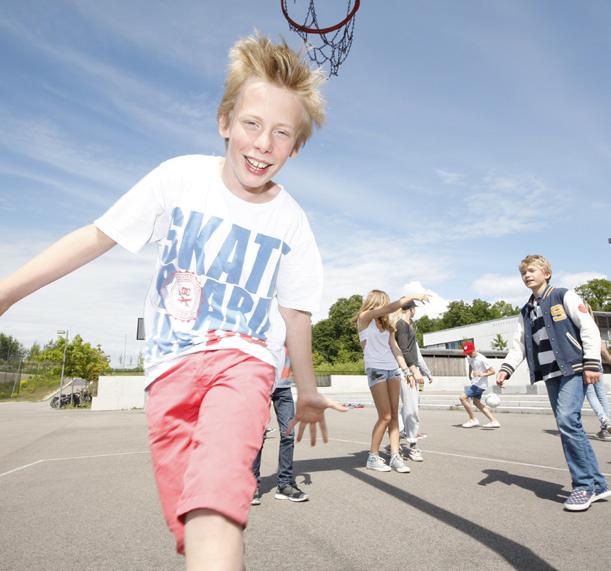 Fase 1 Forebygge skolefravær FRAVÆRSOPPFØLGING Mål i fase 1: Arbeide forebyggende med skolemiljø og fraværsoppfølging Alvorlig skolefravær kan forebygges gjennom et godt skolemiljø, skolens rutiner