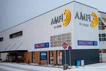 AMFI Førde ligger midt i sentrum av Førde og er som navnet tilsier det naturlige handelshuset lokalt. Et godt butikkutvalg er fordelt på to bygg som er forbundet med en flott skywalk.