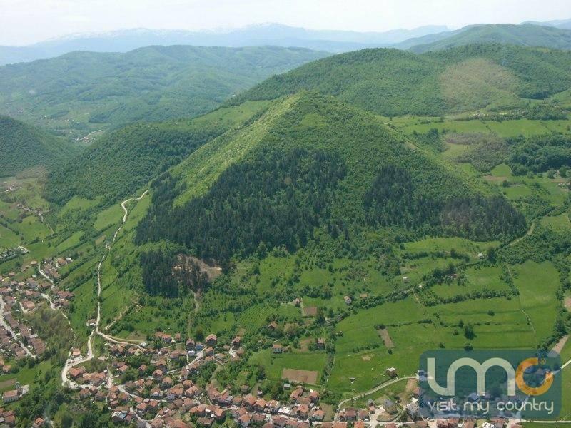 5.dag - Denne dagen skal vi til Srebrenica som ligger nær grensen til Serbia. Byen var under krigen erklært som «sikker sone», men ble likevel åsted for en av de verste krigsforbrytelser etter 2.