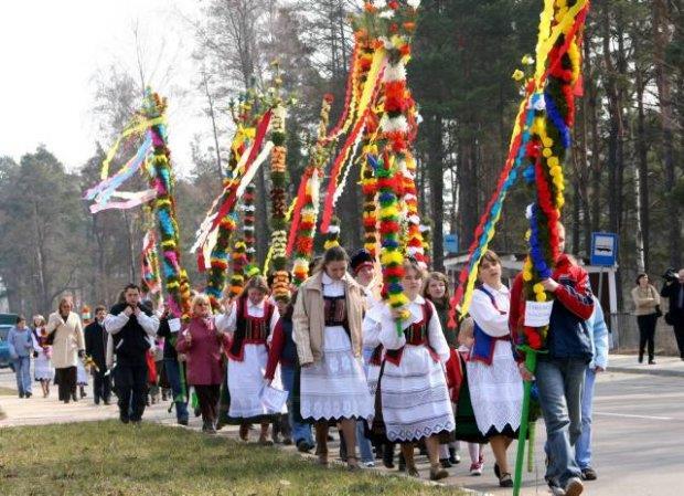 Oppgave 1 Svar på spørsmålet under ved å skrive en kort, sammenhengende tekst på 2 4 setninger på polsk. Jak zwykle spędzasz święta wielkanocne? Oppgave 2 Les teksten under.