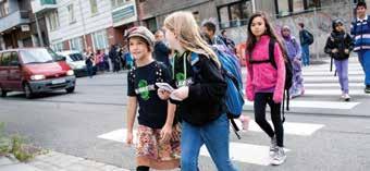 GÅ TIL SKOLEN Barn trenger mye aktivitet for å vokse og utvikle seg på en god måte. Derfor er det veldig fint å la bilen stå og heller gå eller sykle til skolen.