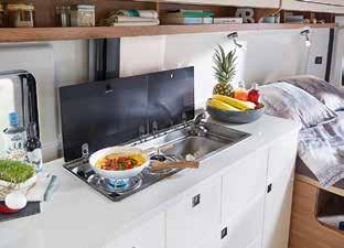 (modellavhengig) SLIMLINE KJØLESKAP* Hobby's nyutviklede og patenterte SlimLine kjøleskap er diskret integrert i overskapet på kjøkkenet og utnytter