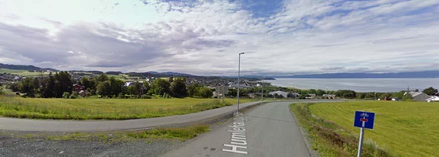 Området har flott utsikt vestover mot fjorden og inn mot byen.