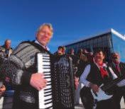 Lindesnes Trekkspillklubb Flott musikk og godt humør - konsert i Sirdal kulturhus I fleire år har sirdølane Anders Løyning og Jan Inge Bakken turnert med Lindesnes