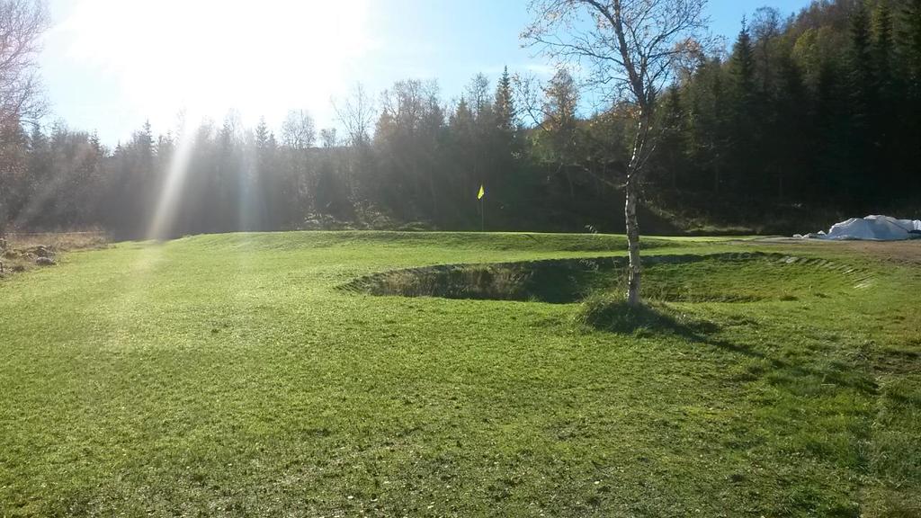 Greenene er klar til legging så snart snø og is er borte, normalt er disse klare til spill tidlig i juni 2017.