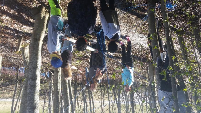 Bilde: Her er barna på «Etter skoletid» med på aktivitet i Evjudalen i regi av studenter i praksis hos oss. Foto: E.Haugen Bilde.