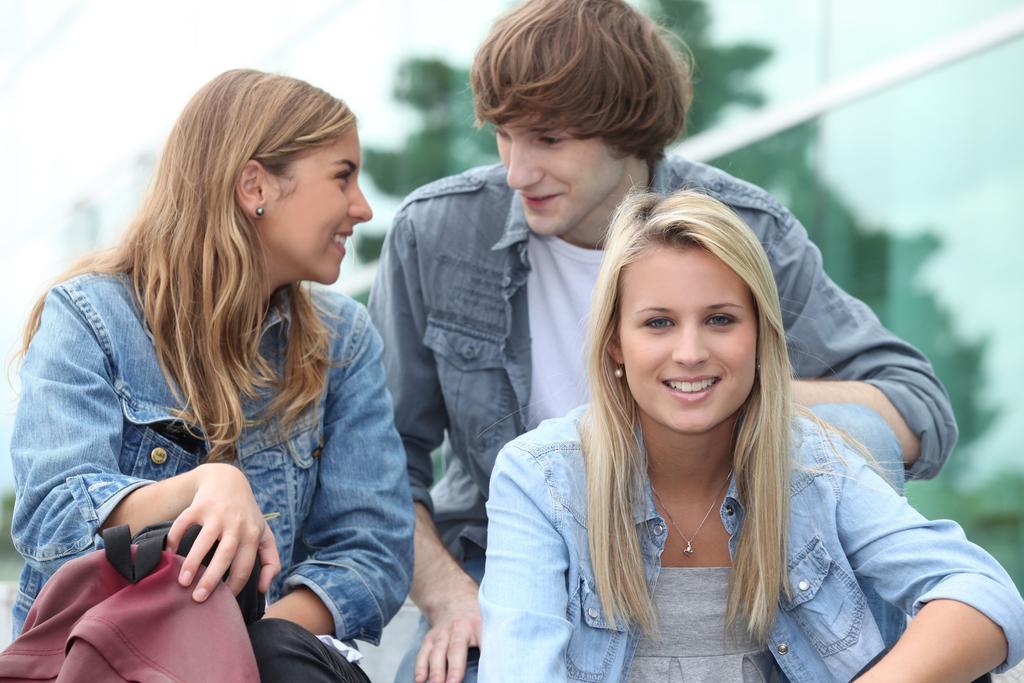 Når kan familie - og nettverksråd brukes? Et familie- og nettverksråd kan brukes i mange ulike situasjoner og for personer i ulike aldersgrupper.