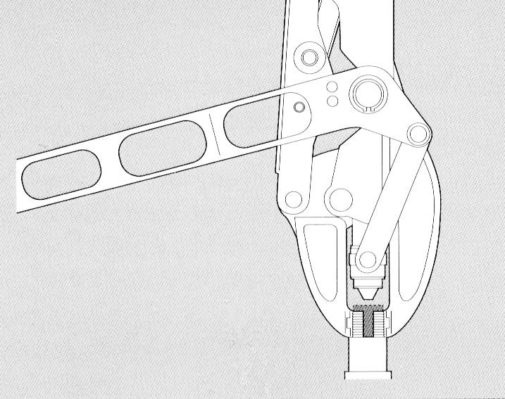 For rørlengde over 100m må testen gjennomføres seksjonsvis. 1. Sett inn kalibreringsmandrellen (1) i tangens grep (2). DETALJER VED MONTERING 2. Steng og hold fast låshåndtaket. 3.