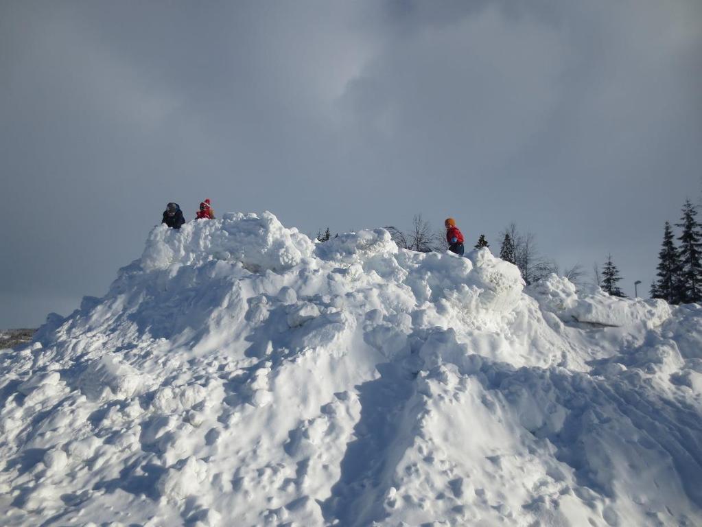 Februar 2018 Februar er en måned vi er velsignet med masse snø, og denne skal vi benytte oss av både i