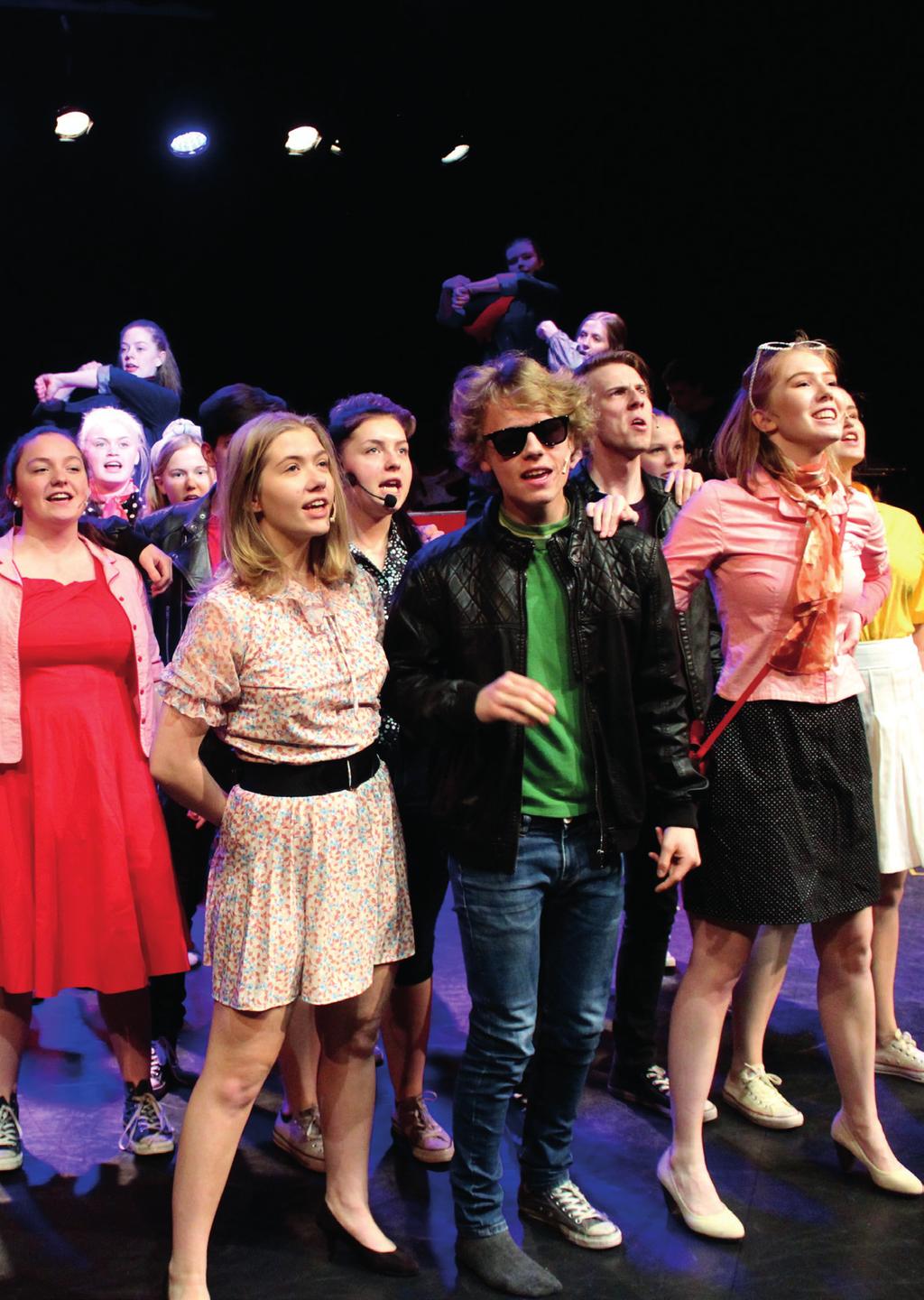 Musikalen Grease Vi har forvandlet konsertsalen om til Rydell high school. Vi lover musikk fra et velsmurt band.