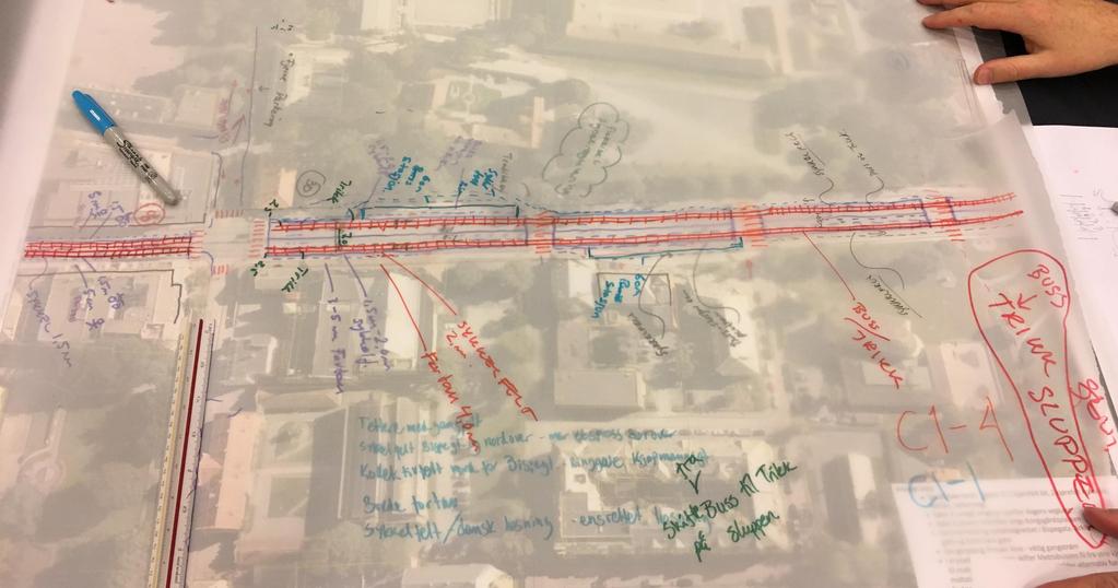 C1-4 Alternativ C1-4 er en variant av alternativ C1-1. Istedenfor metrobuss legges det opp til å ha trikk i gaten, (2,5 x 2m). Trikken er lagt i dagens kollektivfelt og med biltrafikken i midten.