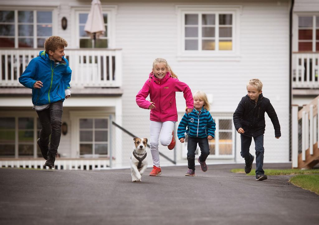 8 km Barn Ungdom Ung voksn Voksn Eldr (-2 år) (3-8 år) (9-34 år) (35-64 år) (ovr 65 år) Sand Vinmonopol Svlvik Vinmonopol Coop Prix Lrsbryggn Mny Sand 5.