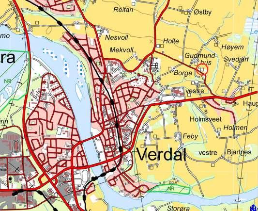 Figur 1: Planområdet er vist med rød sirkel. Dagens situasjon og gjeldende planer I kommunedelplan for Verdal byområde (vedtatt 26.03.07) er planområdet er avsatt til eksisterende boligområde.