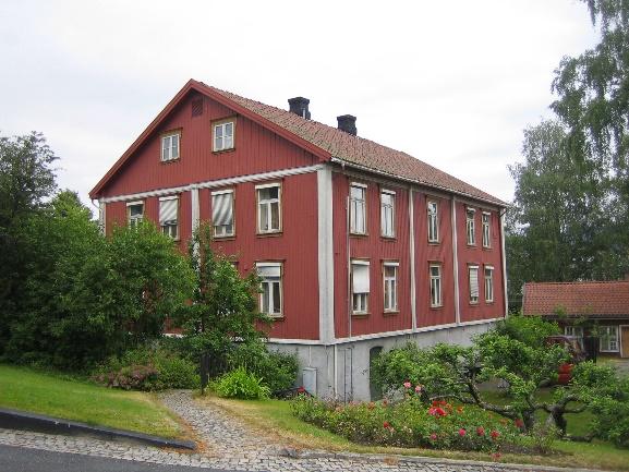 000 til arbeid med veggene. I år har vi gitt tilskudd på kr. 150.000 til omlegging av tak.