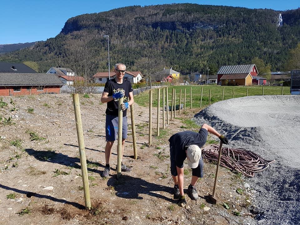 Vi søkte difor om midlar av Gjensidigestiftelsen for å asfaltere bana.