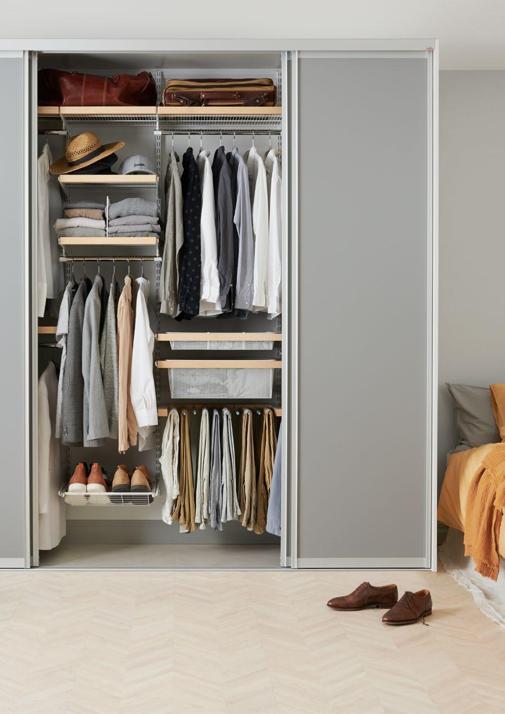 En garderobe med funksjoner og detaljer som passer akkurat dine behov, gir god oversikt og enkel tilgang til klær og tilbehør.
