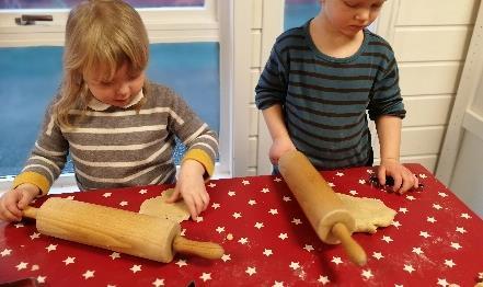 melkekartongene 4. desember baker vi kakemenner 6. og 7. desember tar vi turen til byen for å få litt julestemning.