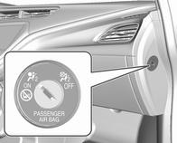Kollisjonsputesystemet for forsetepassasjeren kan deaktiveres med en nøkkelbetjent bryter på passasjersiden av instrumentpanelet.