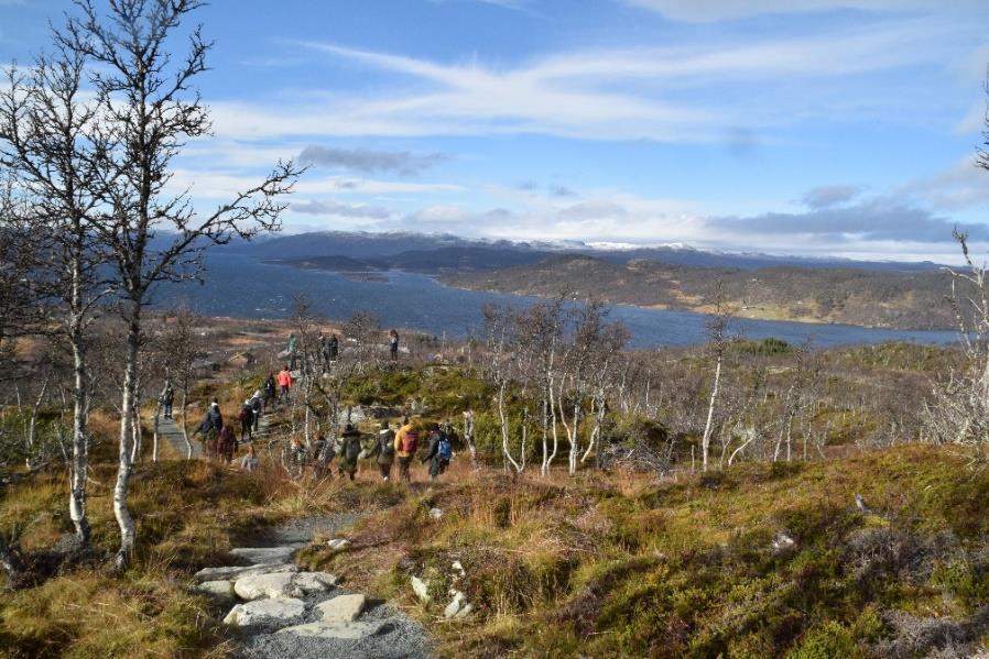 Utendørs guiding Våre sommeransatte er i hovedsak studenter på mastergradsnivå innen natur og økologi. Vi tilbyr tre guidede turer, som alle kan kombineres med et besøk til senteret.